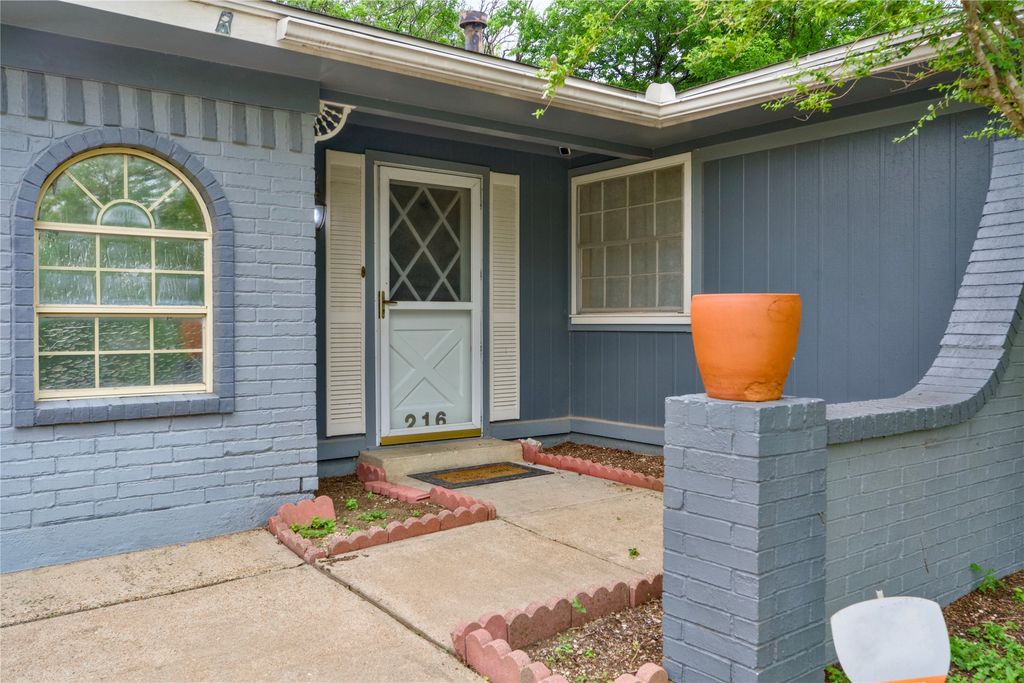 216 Rolling Hills Drive, Aledo, TX 76008
