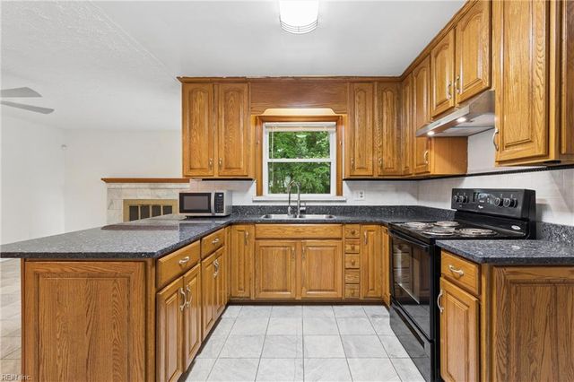 216 Watkins DR, Hampton, VA 23669