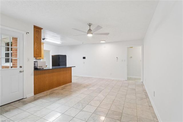 216 Watkins DR, Hampton, VA 23669