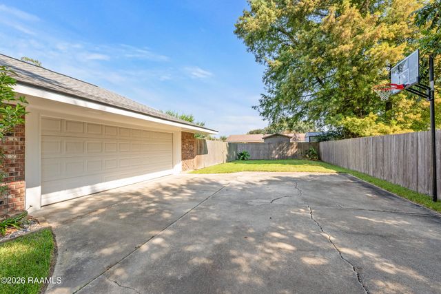 305 E Butcher Switch Road, Lafayette, LA 70507
