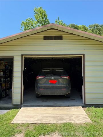 57767 County Road 612 Street, Kansas, OK 74347