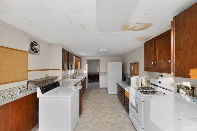 53084 County Road 9, Elkhart, IN 46514