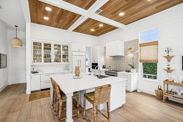 19 Harbour Drive N, Ocean Ridge, FL 33435