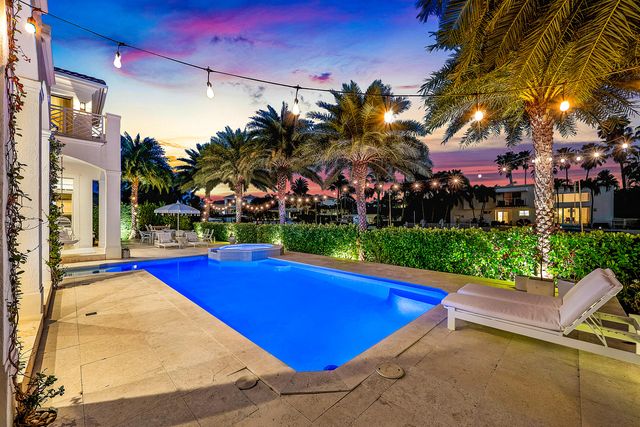 19 Harbour Drive N, Ocean Ridge, FL 33435