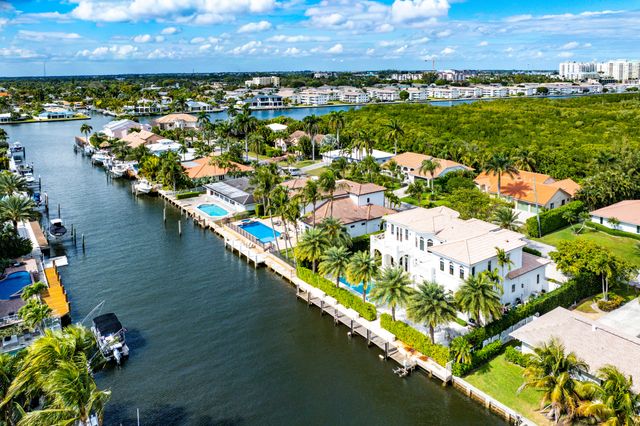 19 Harbour Drive N, Ocean Ridge, FL 33435