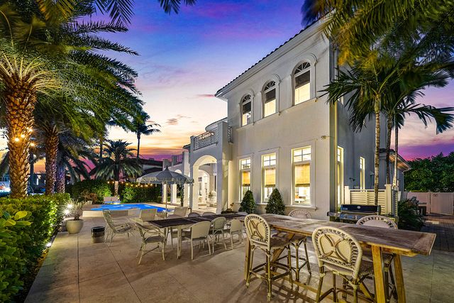 19 Harbour Drive N, Ocean Ridge, FL 33435