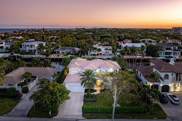 19 Harbour Drive N, Ocean Ridge, FL 33435