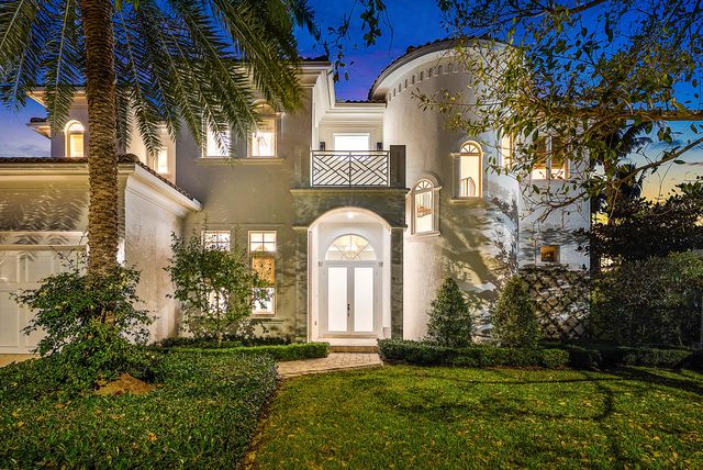 19 Harbour Drive N, Ocean Ridge, FL 33435