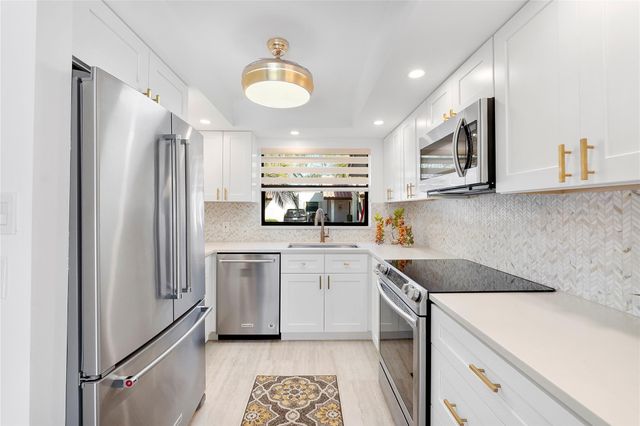 3042 Deer Creek Lake Shore Drive 3042, Deerfield Beach, FL 33442