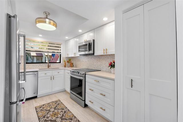 3042 Deer Creek Lake Shore Drive 3042, Deerfield Beach, FL 33442