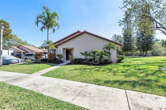 3042 Deer Creek Lake Shore Drive 3042, Deerfield Beach, FL 33442