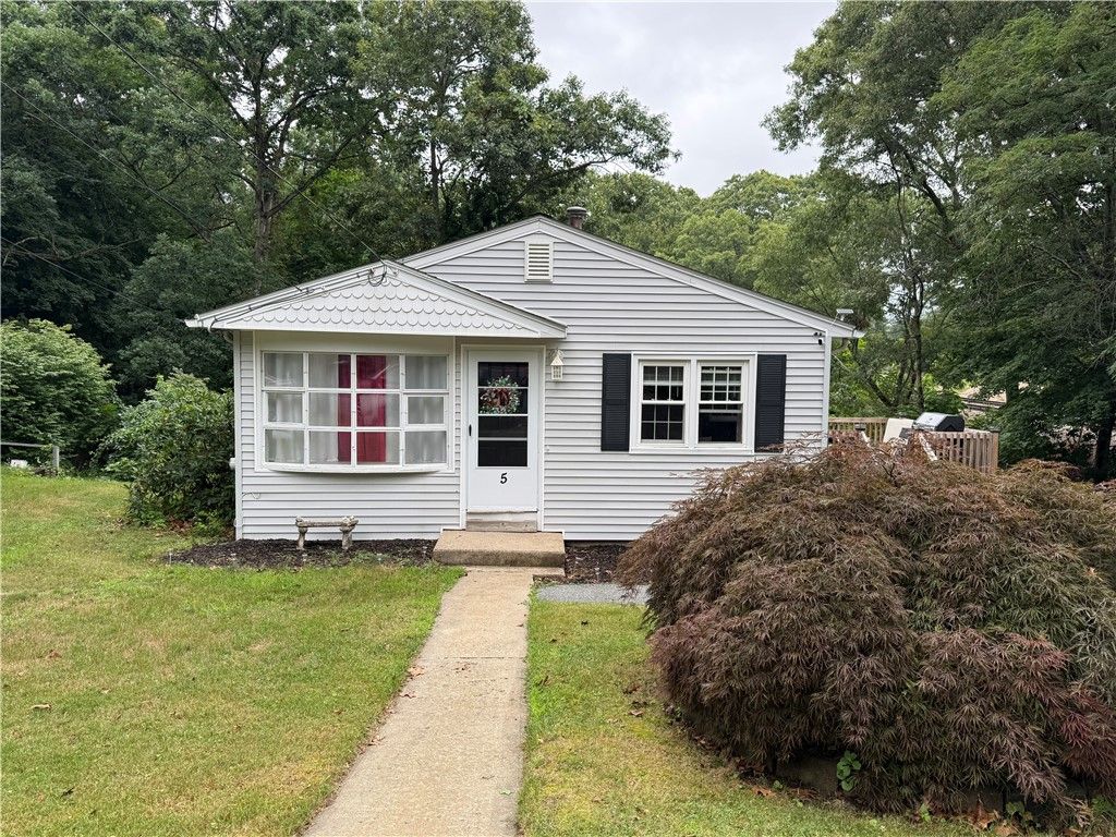 5 Packard Avenue, Warwick, RI 02886