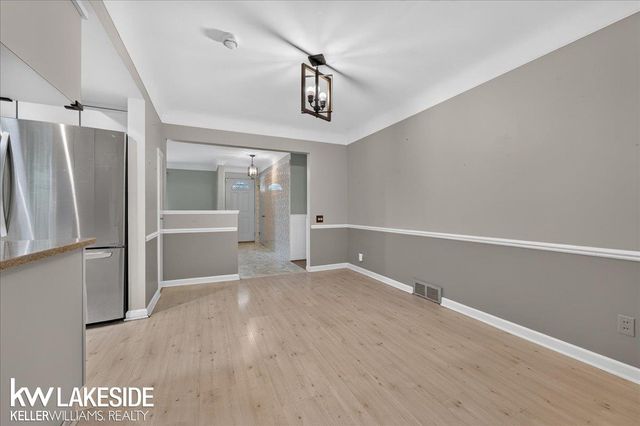 19427 Candlelight Drive, Roseville, MI 48066