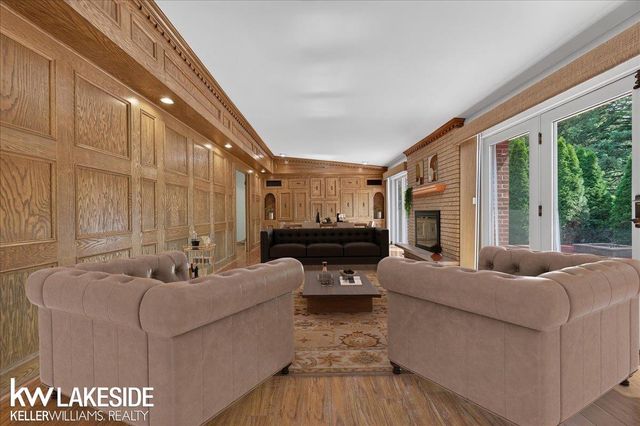 19427 Candlelight Drive, Roseville, MI 48066