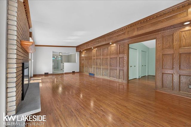 19427 Candlelight Drive, Roseville, MI 48066