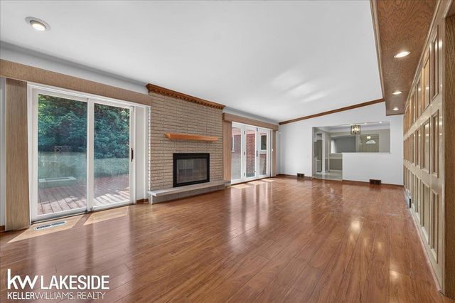 19427 Candlelight Drive, Roseville, MI 48066