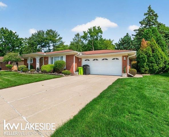 19427 Candlelight Drive, Roseville, MI 48066