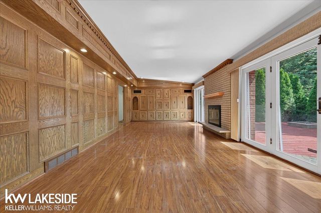 19427 Candlelight Drive, Roseville, MI 48066