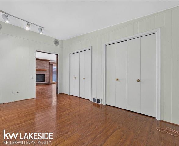 19427 Candlelight Drive, Roseville, MI 48066