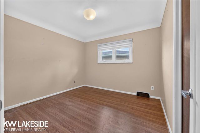 19427 Candlelight Drive, Roseville, MI 48066
