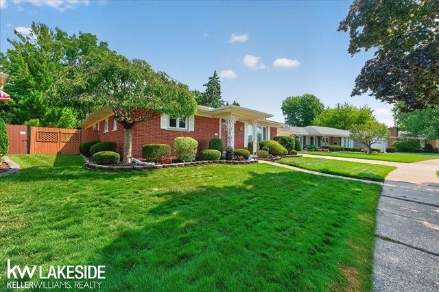 19427 Candlelight Drive, Roseville, MI 48066