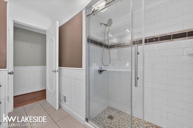 19427 Candlelight Drive, Roseville, MI 48066
