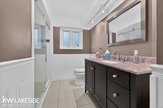19427 Candlelight Drive, Roseville, MI 48066