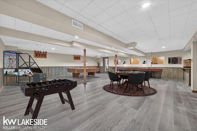 19427 Candlelight Drive, Roseville, MI 48066