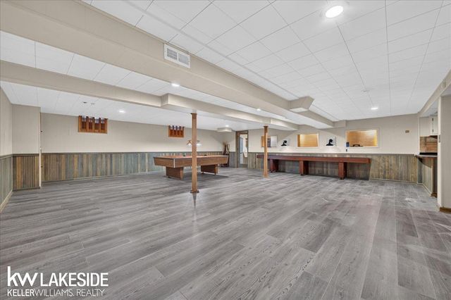 19427 Candlelight Drive, Roseville, MI 48066