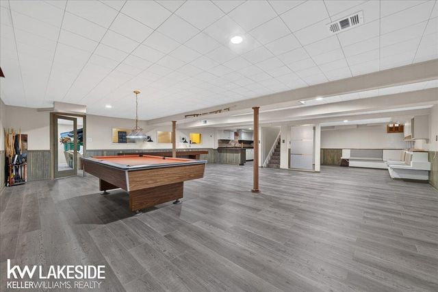 19427 Candlelight Drive, Roseville, MI 48066