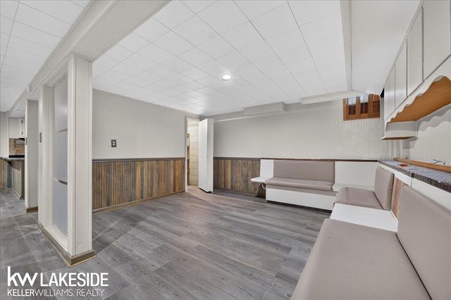 19427 Candlelight Drive, Roseville, MI 48066