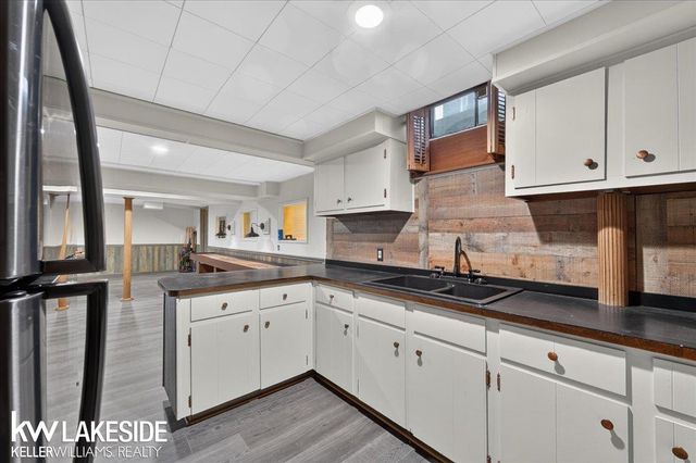 19427 Candlelight Drive, Roseville, MI 48066