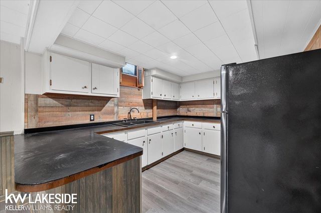 19427 Candlelight Drive, Roseville, MI 48066