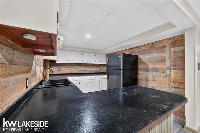19427 Candlelight Drive, Roseville, MI 48066