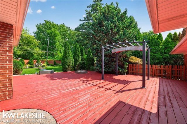 19427 Candlelight Drive, Roseville, MI 48066