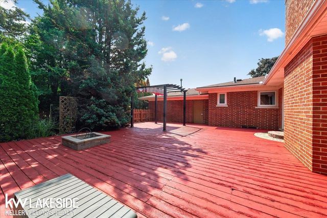 19427 Candlelight Drive, Roseville, MI 48066
