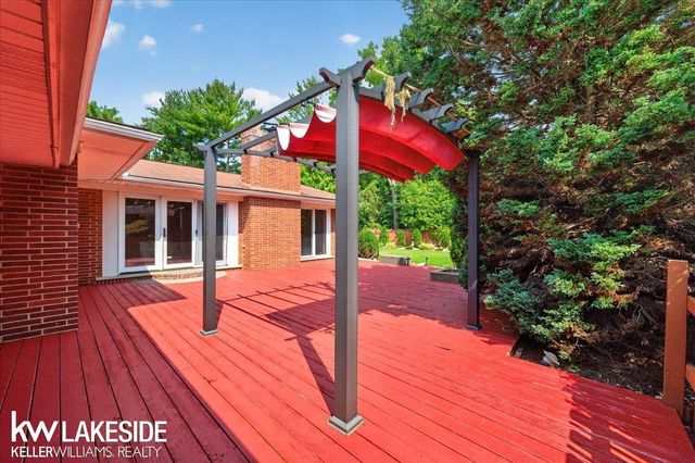 19427 Candlelight Drive, Roseville, MI 48066