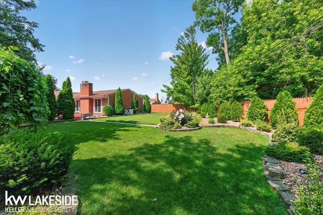 19427 Candlelight Drive, Roseville, MI 48066