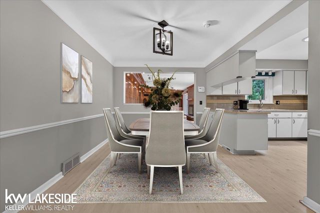 19427 Candlelight Drive, Roseville, MI 48066