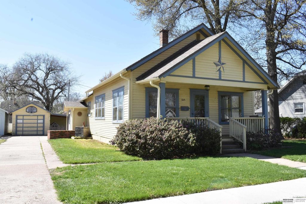 825 W 9th Street, Fremont, NE 68025