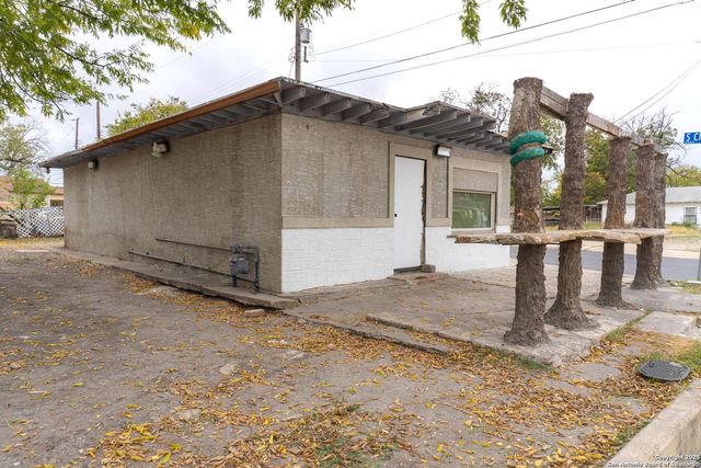 2126 Guadalupe, San Antonio, TX 78207