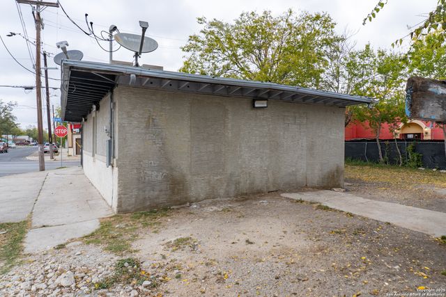 2126 Guadalupe, San Antonio, TX 78207