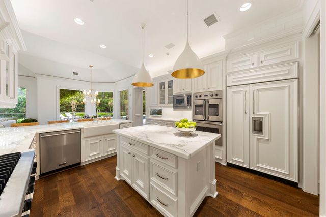 38 Freestone Place, The Woodlands, TX 77382