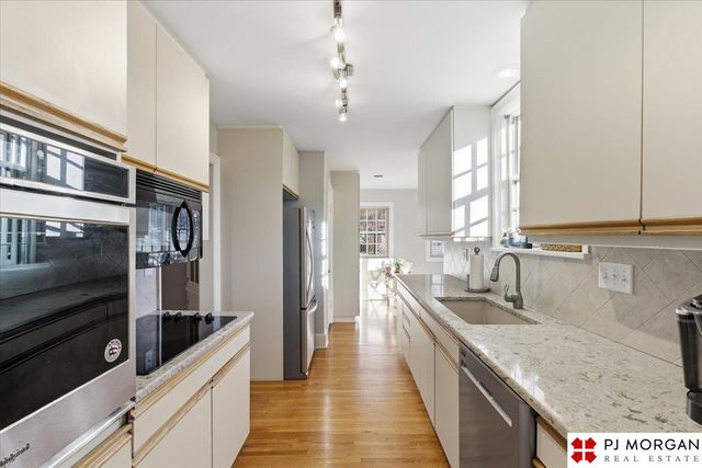 2017 N 55 Street, Omaha, NE 68104