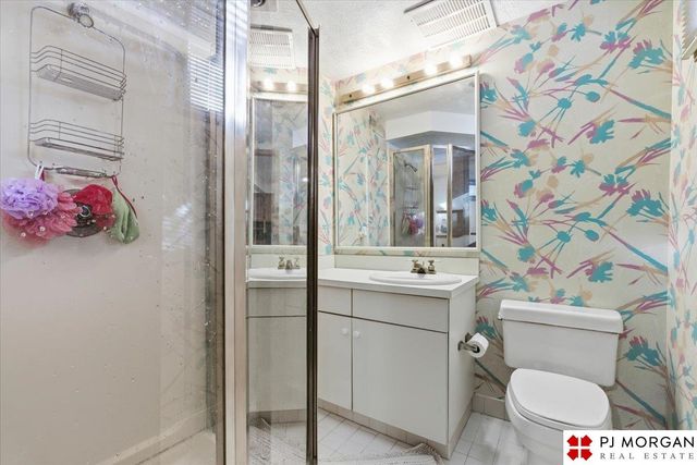 2017 N 55 Street, Omaha, NE 68104