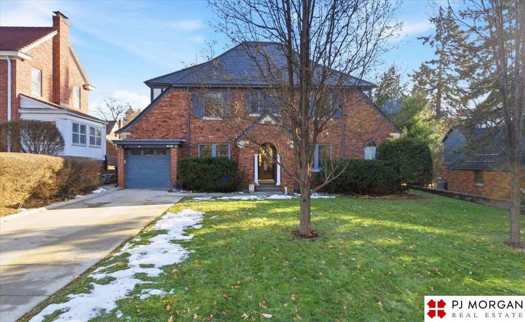 2017 N 55 Street, Omaha, NE 68104