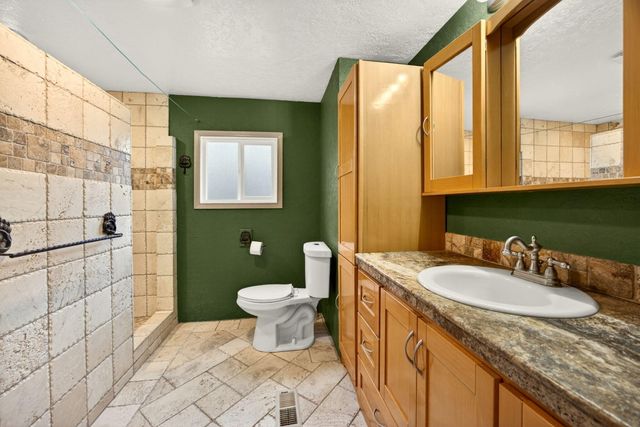 442 Tenney Drive, Rogue River, OR 97537