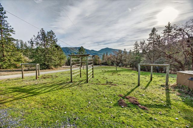 442 Tenney Drive, Rogue River, OR 97537