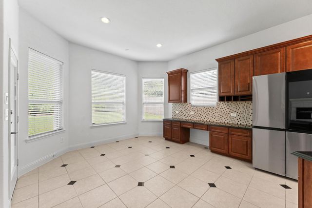 39 Tioga Pl, Tomball, TX 77375