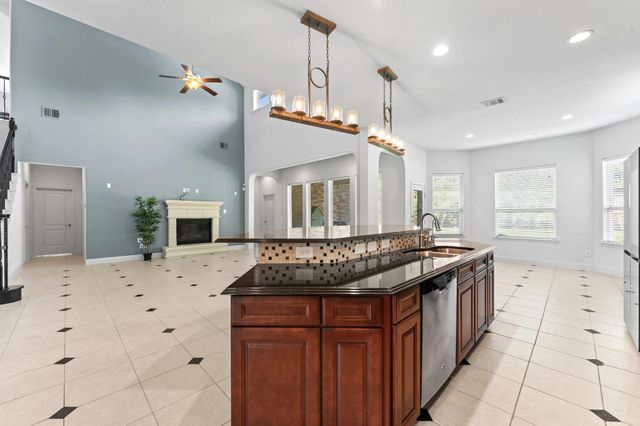 39 Tioga Pl, Tomball, TX 77375